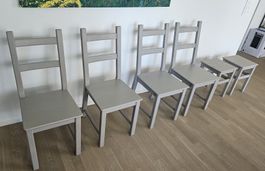 Se4 chaises et 2 tabourets, avec 4 coussins beiges
