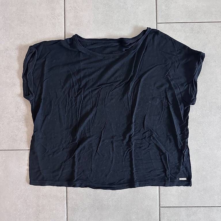 T-shirt: aim'n Black Roll Sleeve Top, S – Usato da Aarwangen venduto da arimiak