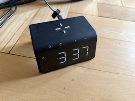 réveil numérique avec chargeur sans fil intégré