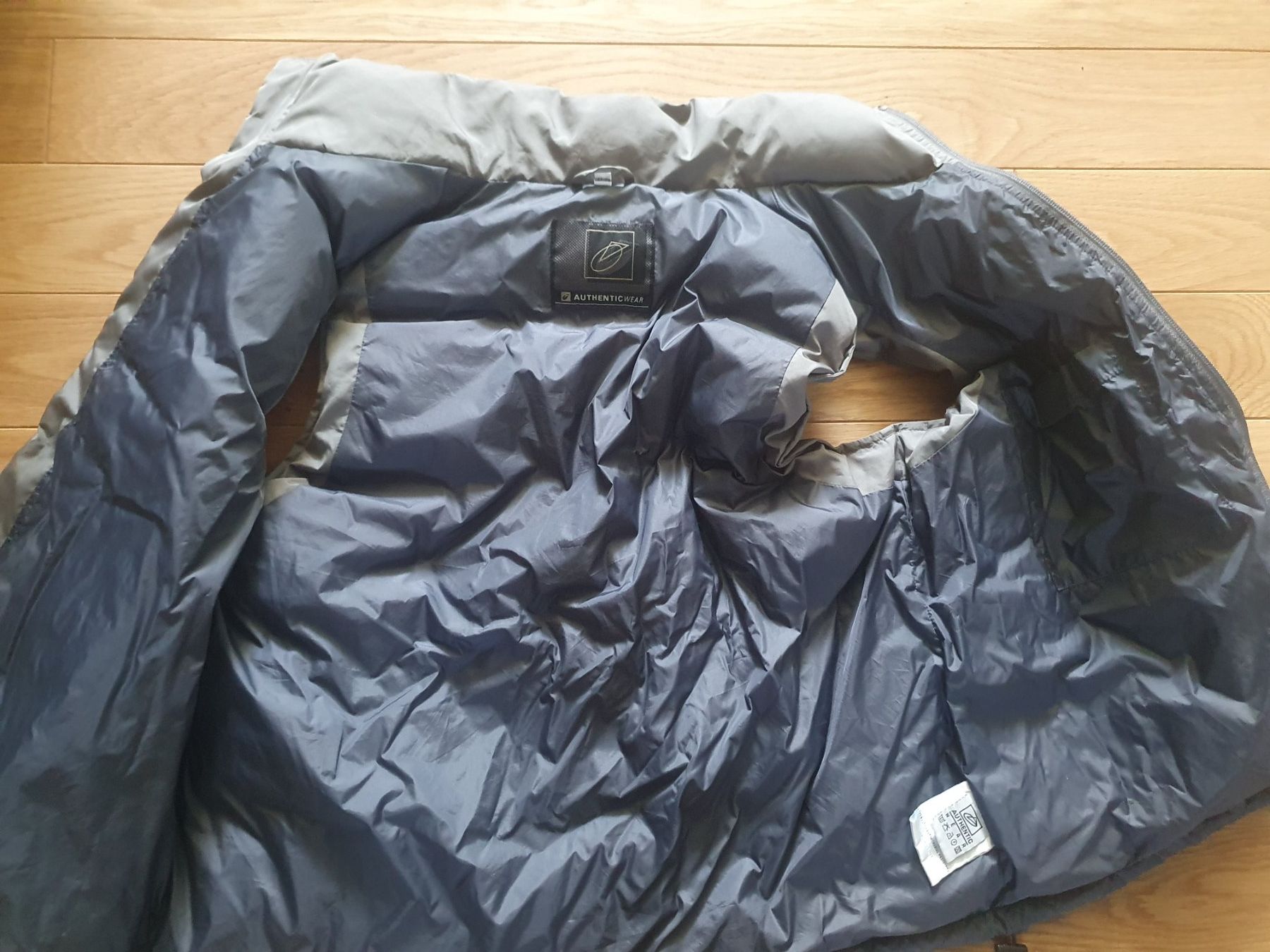 Gilet & Giacche: Herren Daunenweste Authentic Wear Grösse S – Nuovo (secondo la descrizione) da Dübendorf venduto da zuziii 2