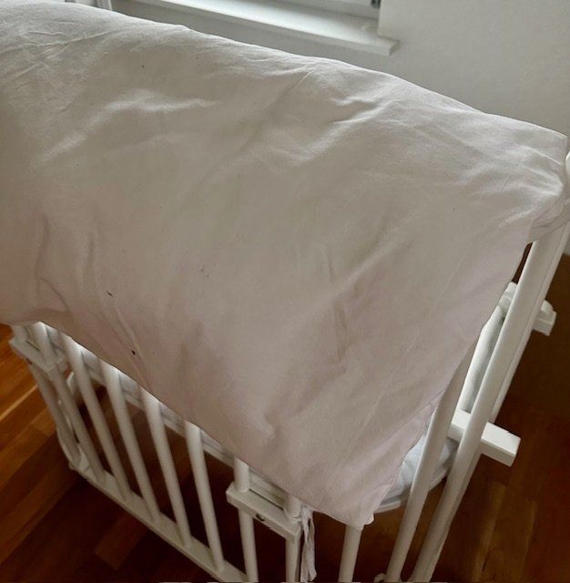 Babybett + Matratze + Zubehör cheapest - neuwertig