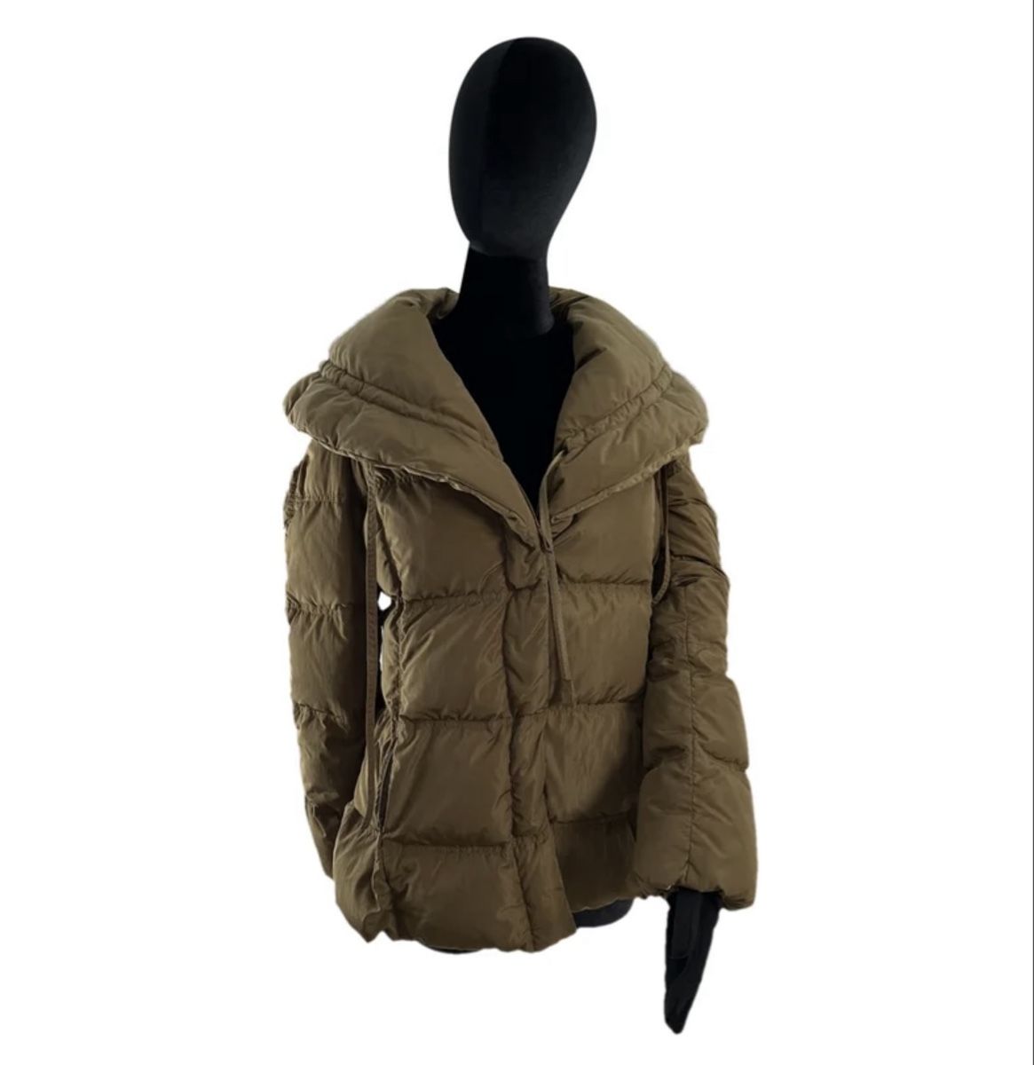 Moncler Cappotti: Moncler Downcoat, size M – Nuovo (secondo la descrizione) da Oberrieden venduto da ElsaL