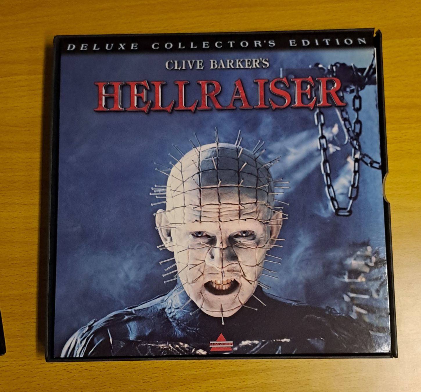 Tutti i DVDs: Hellraiser Laserdisc Boxset mit Clive Barker Autogramm – Usato da Bünzen venduto da Rtron 3
