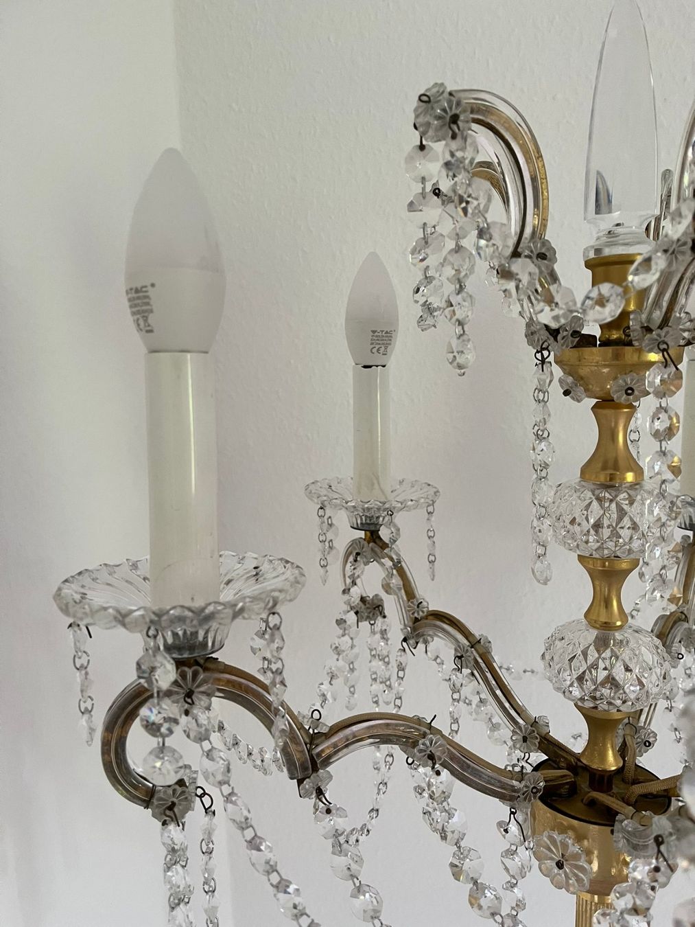 Lampen: Messing-Stehlampe, 5-armig mit Kristallbehang – Gebraucht aus Basel von Lancer4 5