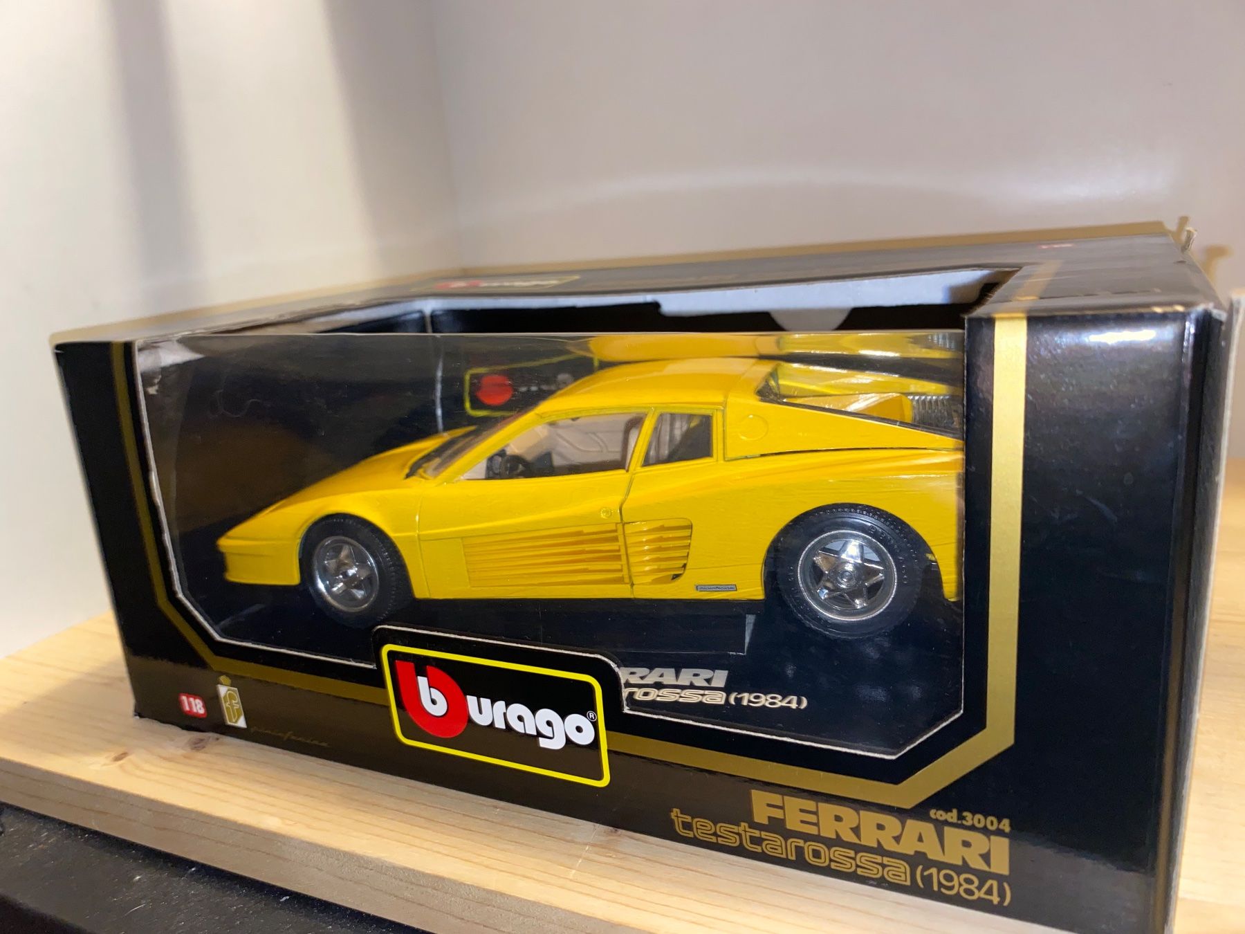 Ferrari Modellini d'auto: Ferrari Testarossa 1/18 – Nuovo (secondo la descrizione) da Wohlen AG venduto da PrivatSammlung 1