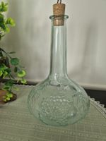 Glasflasche, Karaffe mit Korken, Traubenmuster