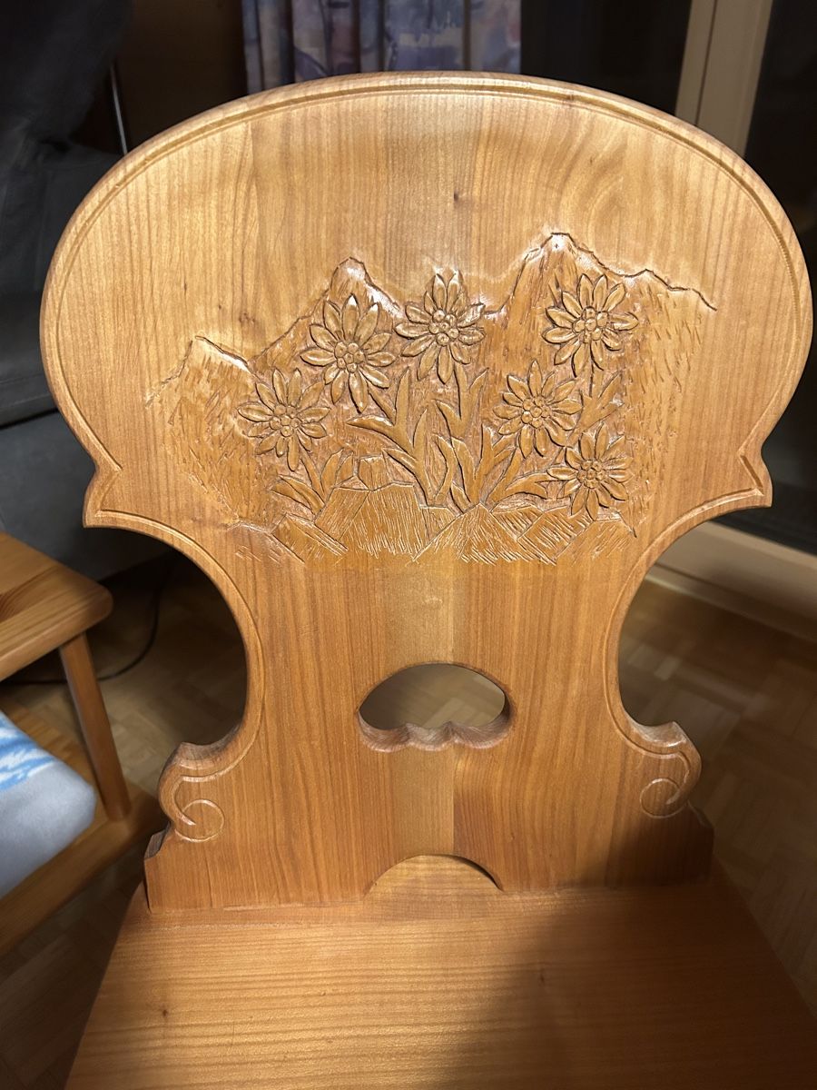 Stühle: 6  Stühle Stabellen Kirschbaum Holz handgeschnitzt – Gebraucht aus Wengi b. Frutigen von Niesen3714 6