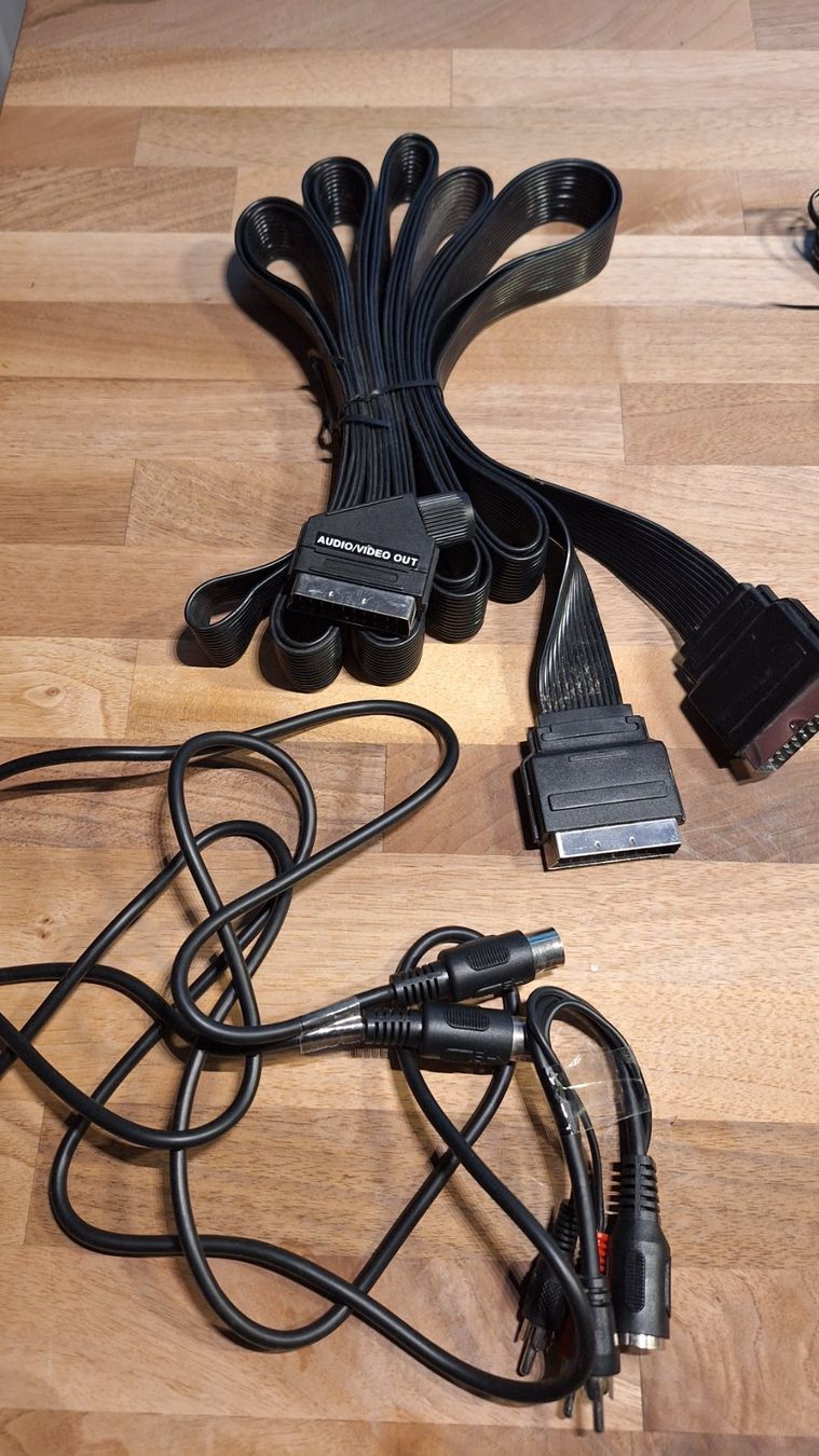 Cavi: diverse Audio - Video Kabel – Usato da Steinhausen venduto da V4ABC 4