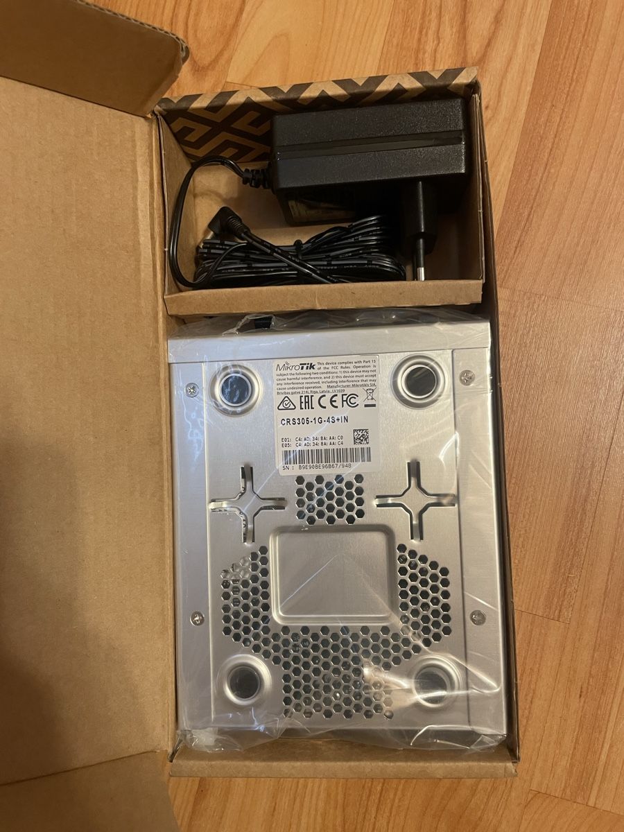 Mikrotik Modems & Router: MikroTik CRS305-1G-4S+IN – Neu und originalverpackt aus Winterthur von Ala_Minor
