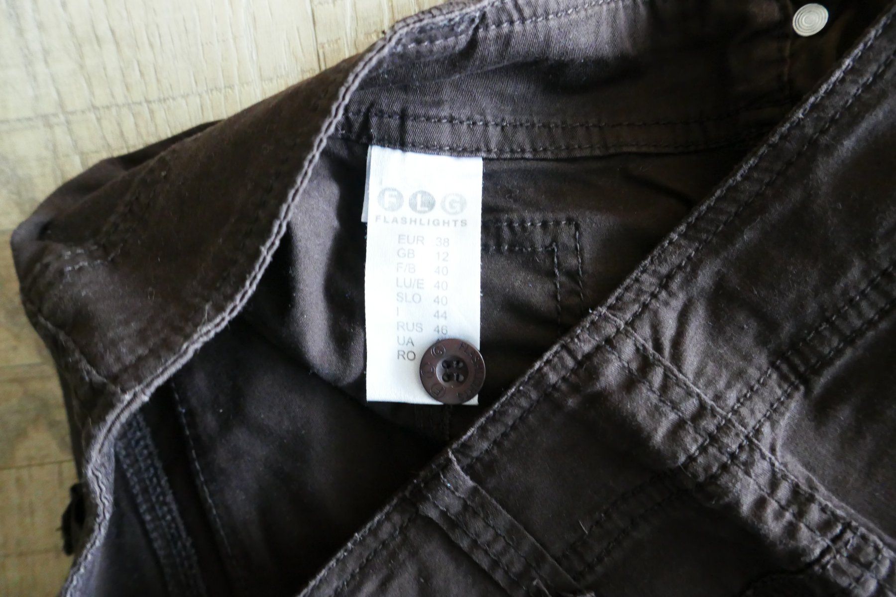 Pantaloni: Cargohose Baumwolle, braun, Gr. 38 – Usato da Port venduto da uzuku 6