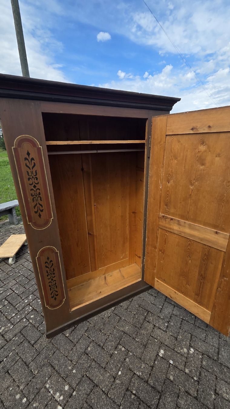 Armadi: Alter handbemalter Schrank 1894 – Usato da Lengnau AG venduto da xoxASTROxox 2