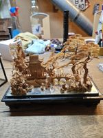 Diorama Miniatur Holz traditionell auf Spiegelboden Glas (V)