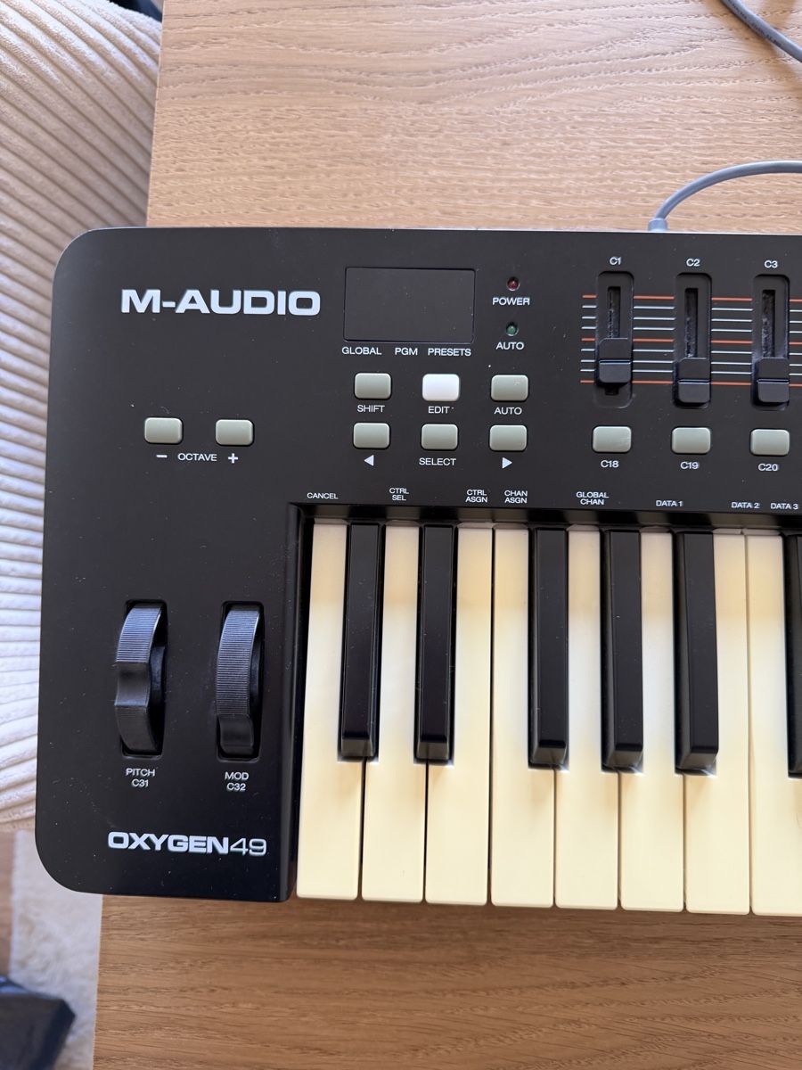 M-Audio Instruments de musique: M-Audio Oxygen 49 USB MIDI Keyboard Controller gebraucht – D'occasion à Lyss par len_d62n 1