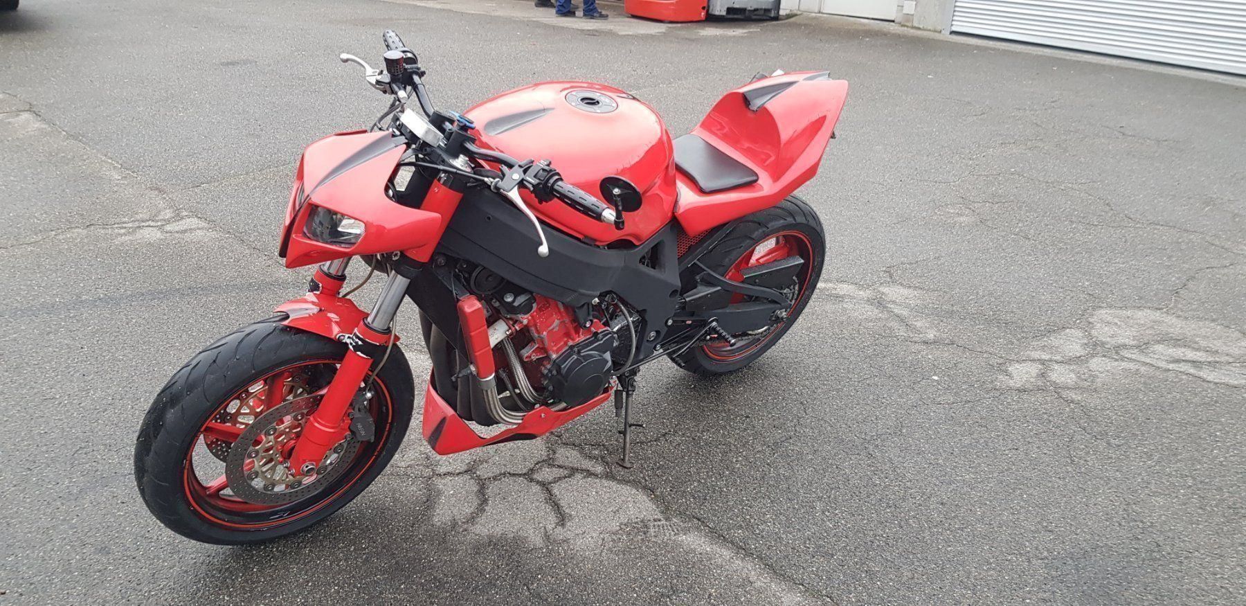Honda Strada: Honda CBR 900RR – Usato da Erstfeld venduto da Gina033 9