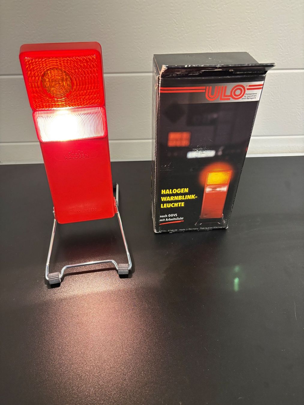 Lampen: ULO Halogen Warnblink-Leuchte rot mit Standfuss NEU – Neu (gemäss Beschreibung) aus Wiesendangen von plus-minus 2
