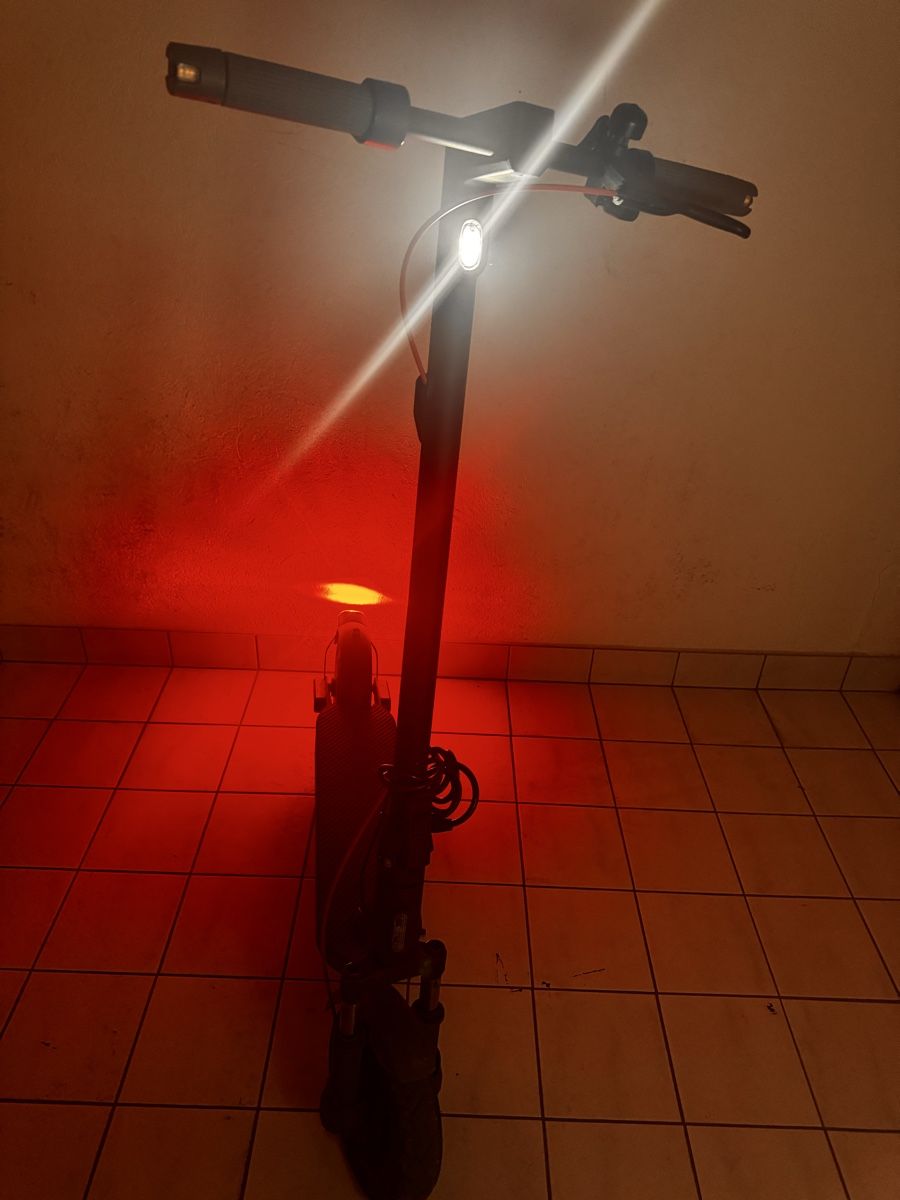 Scooters: Xiaomi electric scooter global edition 5 – D'occasion à Widen par diz_52xp 3