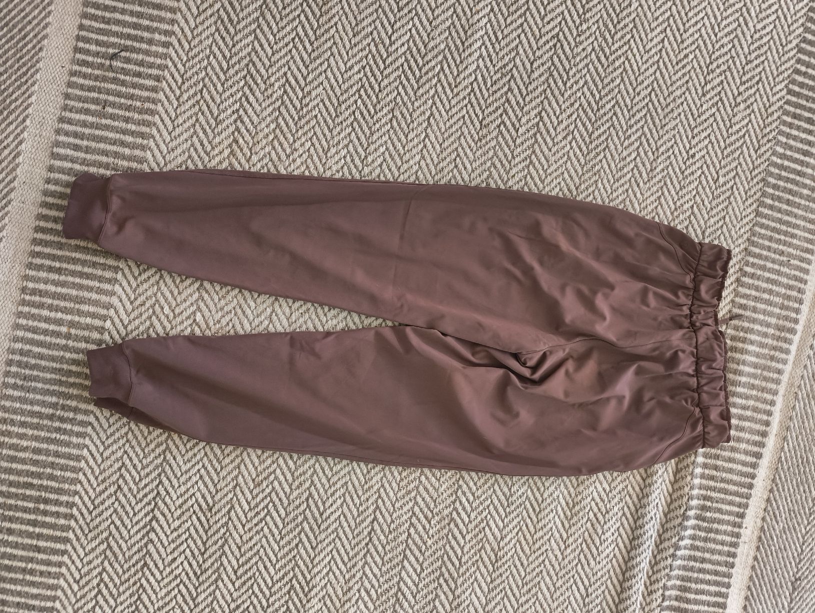 Lululemon Hosen: Lululemon Stretch High-Rise Jogger Gr 6 – Gebraucht aus Stein am Rhein von DaOhana 2