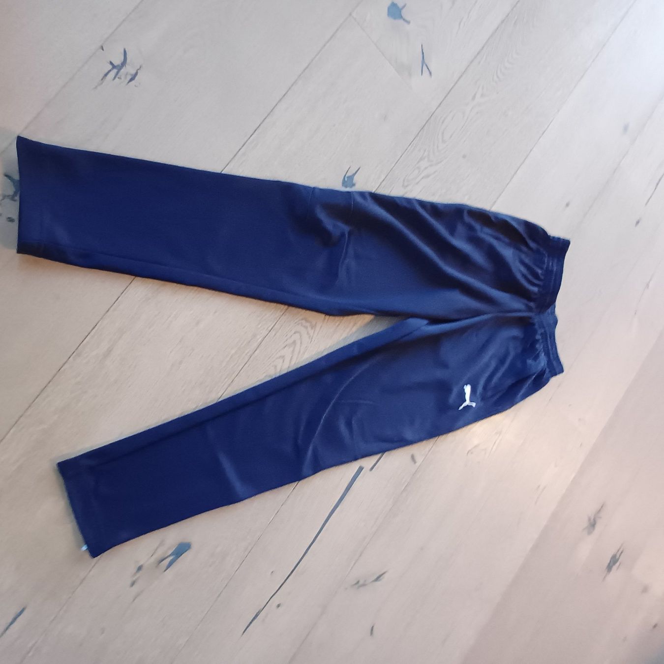 Puma Pantaloni: Puma Trainerhose, blau Gr. 152 – Usato da Wahlendorf venduto da Irba