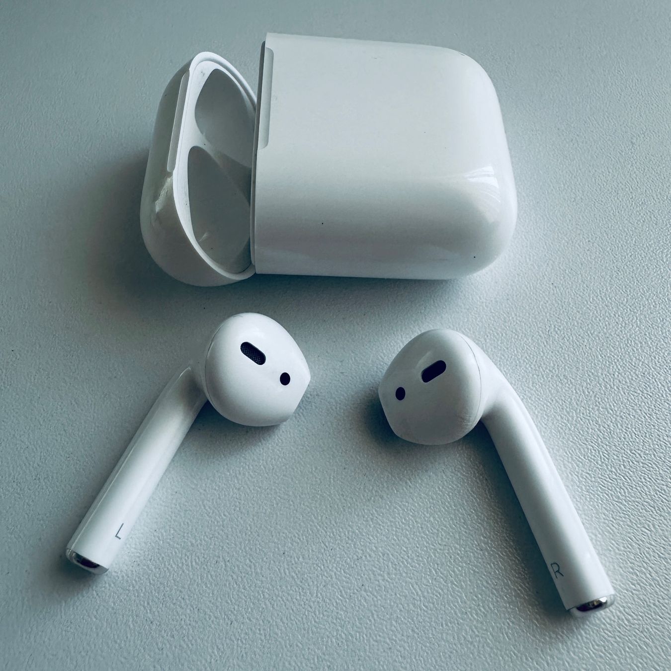 Apple Cuffie: Original Apple AirPods 2 Kopfhörer Wireless Lightning Kabel – Usato da Basel venduto da MY.AIRPODS.SHOP 4