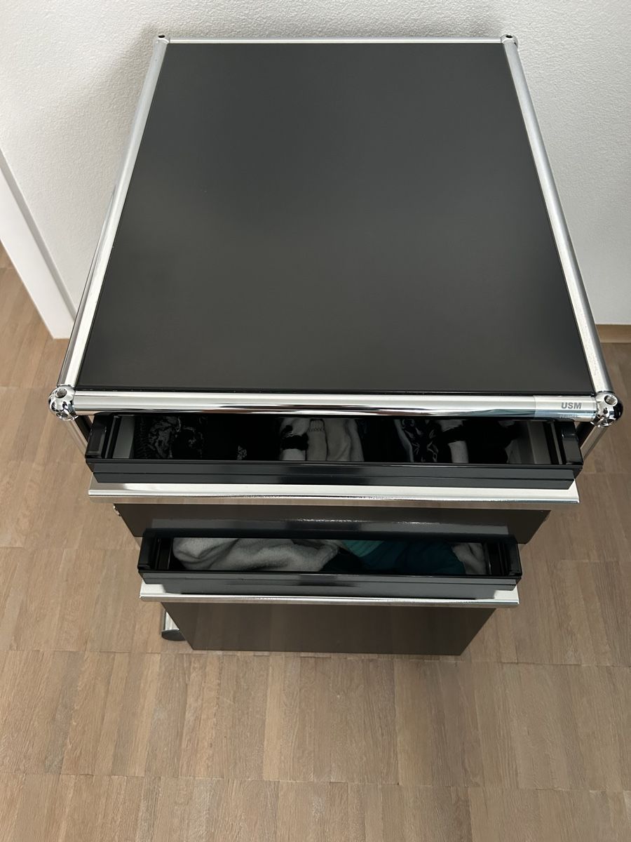 USM Banconi: USM Rollcontainer / Bürocontainer Schwarz – Usato da Utzigen venduto da Crisbo 1