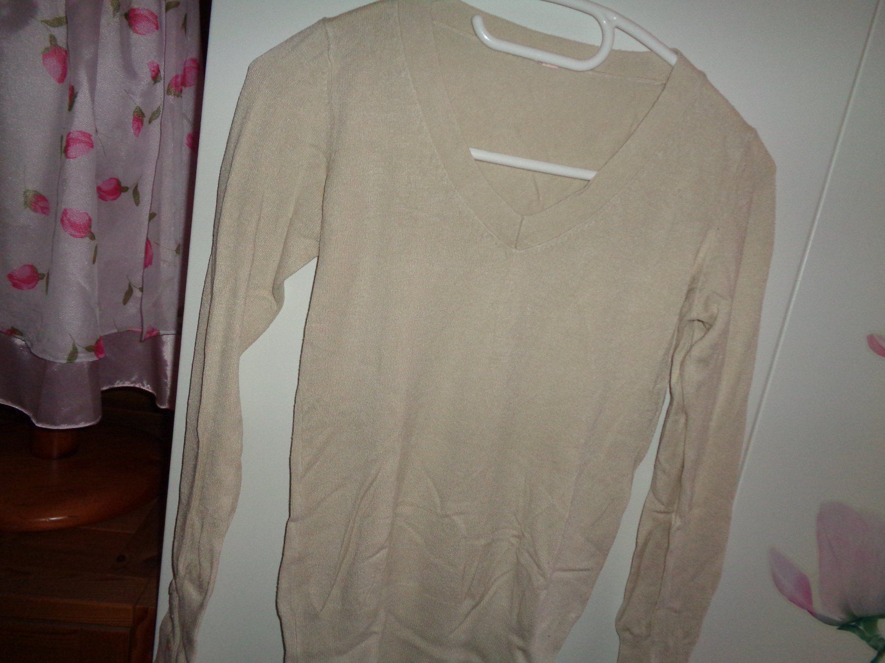 Pullover & Sweatshirts: *** V- Ausschnitt Pullover ***  beige Knöpfe am Arm – Gebraucht aus Othmarsingen von Leuchtturmlady 2