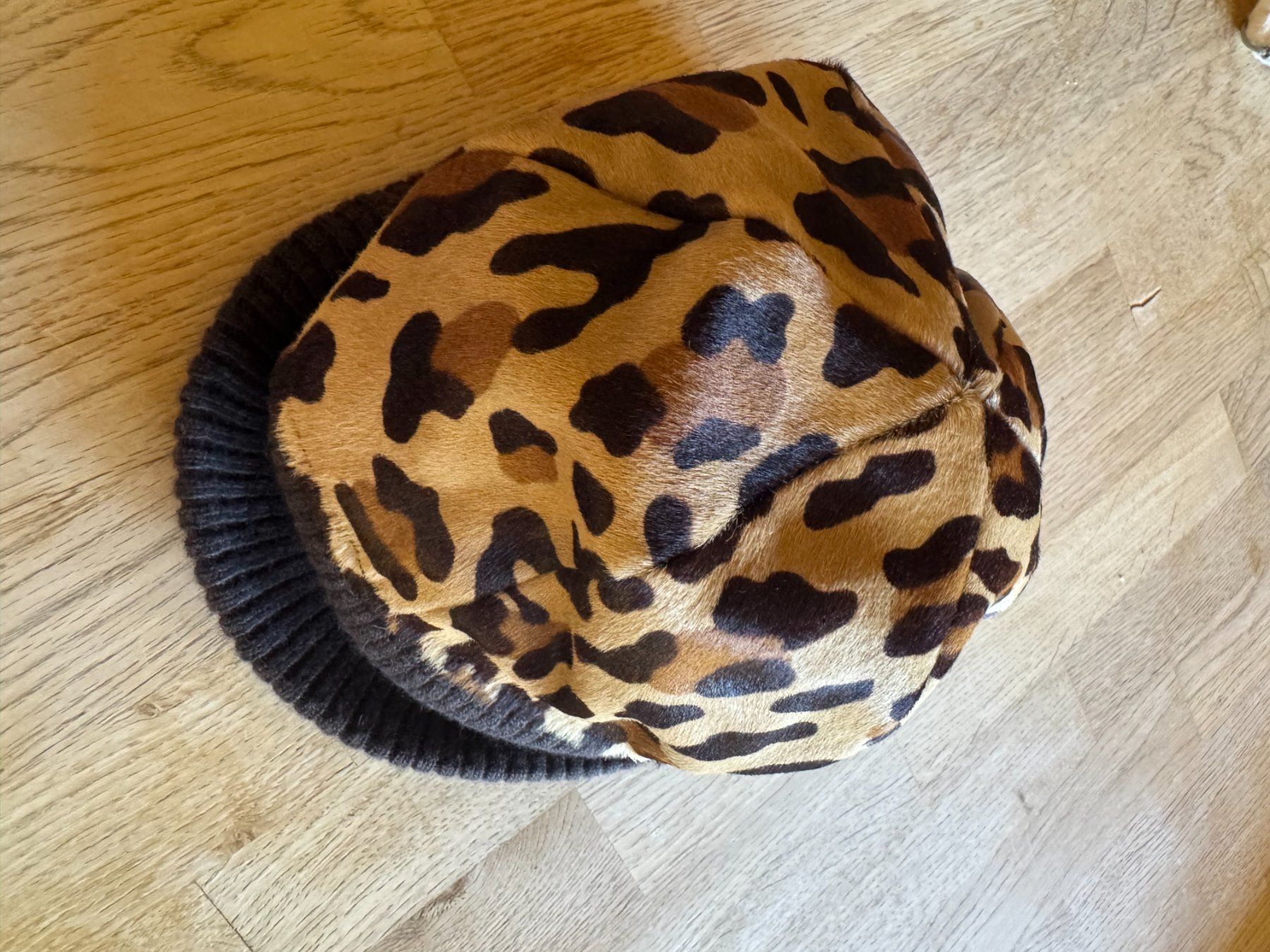 Prada Copricapi, berretti & cappellini: PRADA Leopard-Print Calf-Hair Hat – Usato da Grund b. Gstaad venduto da ReLuxe 2