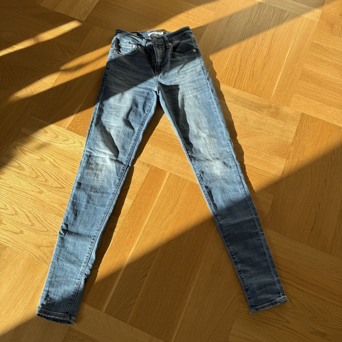 Levi's Jeans: Jeans Levi’s – Nuovo (secondo la descrizione) da Lausanne venduto da aly_b2bf 3