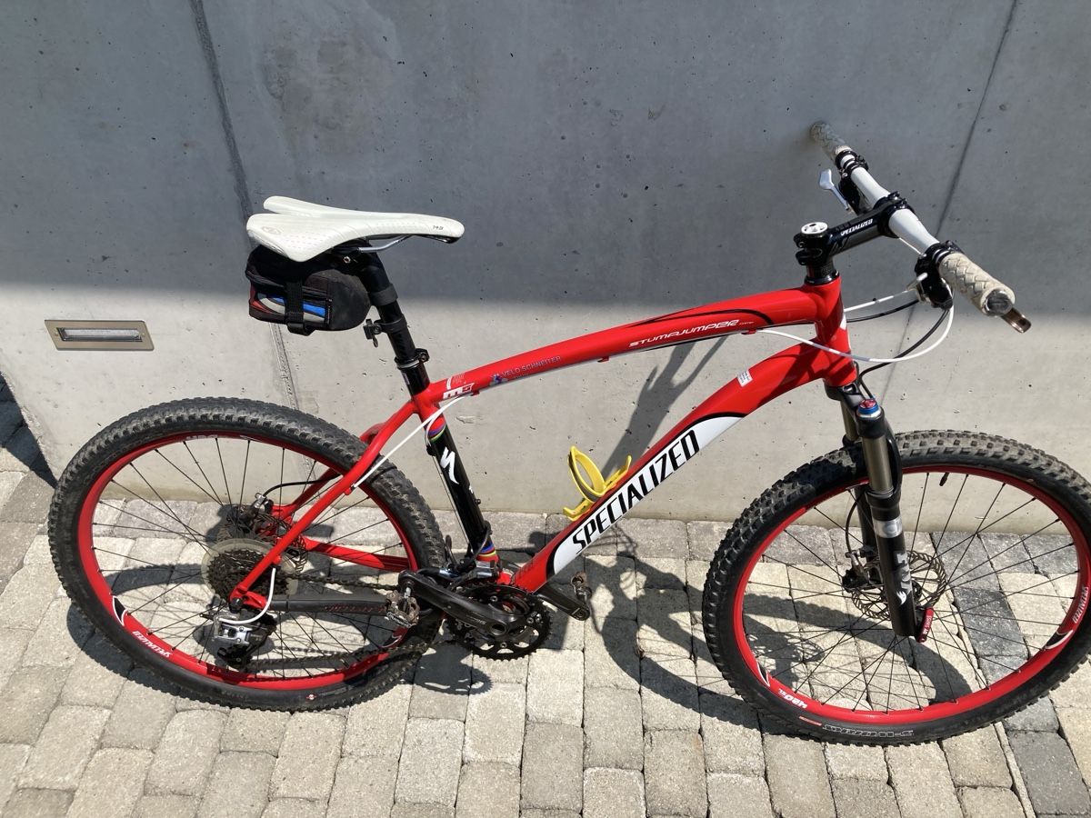 Specialized Velos: Specialized Mountainbike rot – Gebraucht aus Thun von rentschtrading