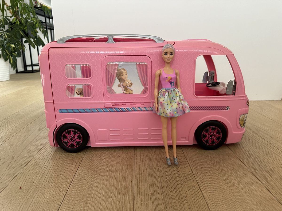 Spielzeuge: Pink Barbie Campervan (mit Barbie) – Gebraucht aus Wettingen von