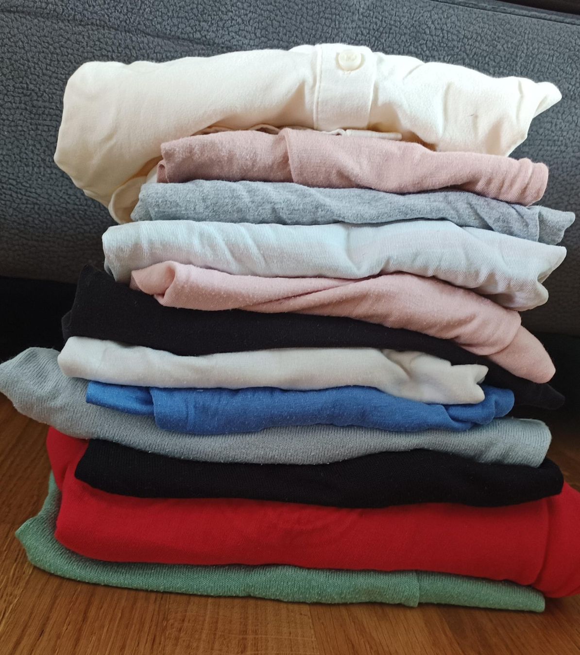 T-shirt: Damen langarm Tshirt S – Usato da Muri AG venduto da Mupuputs