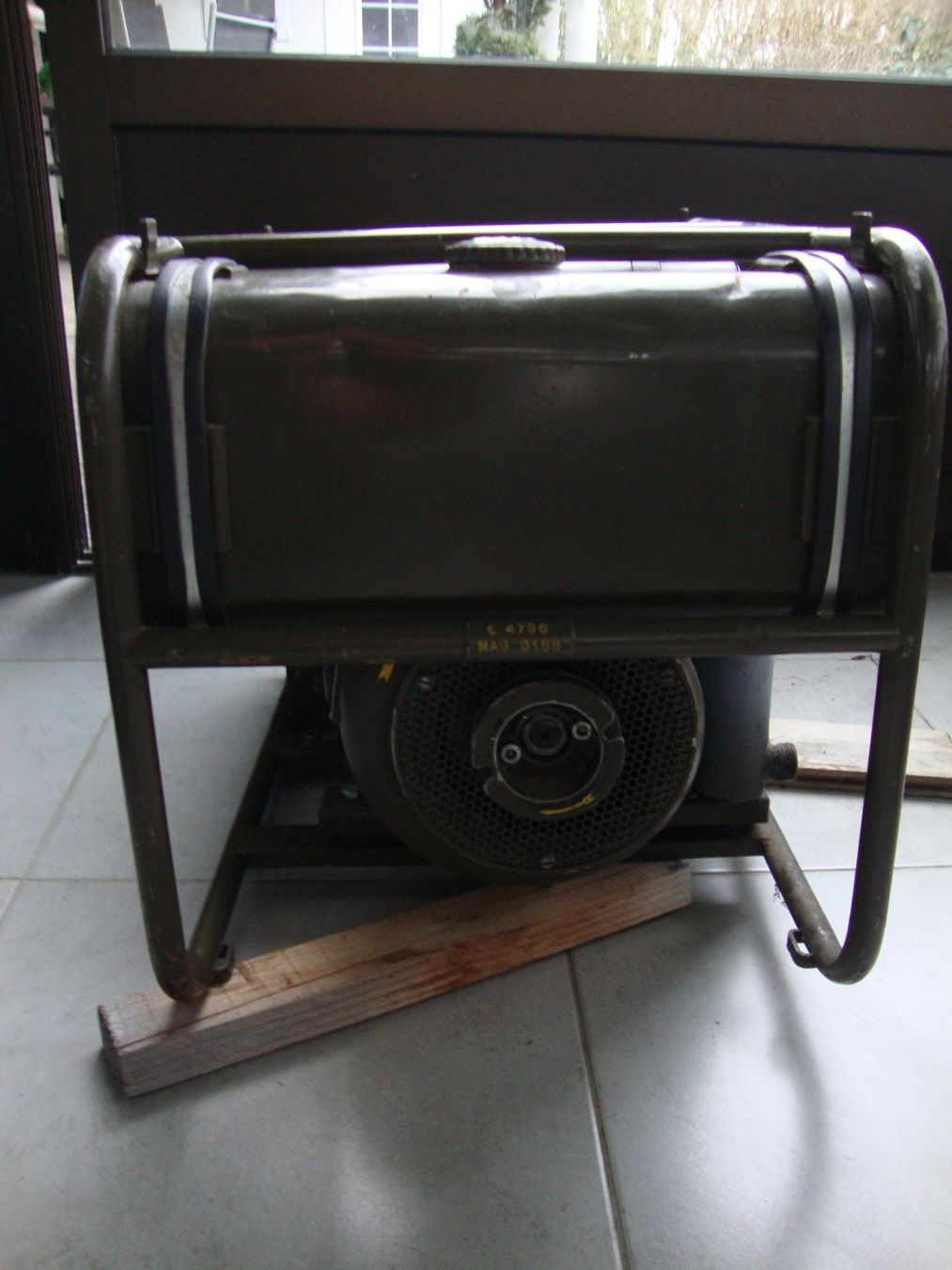 Generatori di corrente: Militär Stromerzeuger Generator MAG 1200W-12V – Usato da Niederhasli venduto da Hardy83 2