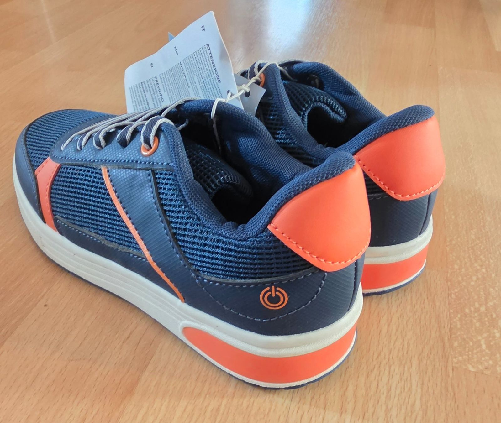 Chaussures hommes: Sneaker mit LED Gr.32 | NEU – Neuf avec emballage d'origine à Gerlafingen par SiM_sch 1