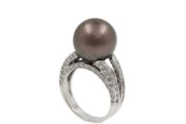 Brillant Ring mit einer Tahiti Perle in 18K Weissgold *S1546