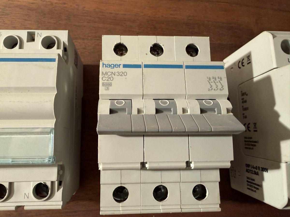Interruttori: Grosses Set gebrauche Hager LS-Schalter – Usato da Worb venduto da Haman 2