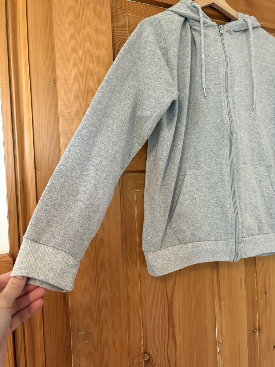 Maglioni & Felpe: Grauer Kapuzenpullover Reissverschluss Gr. M "Tessentials"  – Usato da Frauenfeld venduto da lin_77m9 3