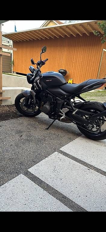 Strada: Triumph Trident 660 - 1700km, ab Service & MFK – Usato da  venduto da  2