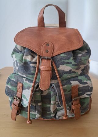 Rucksack Camouflage Muster braune Details