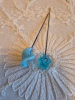 2er Set Vintage Hutnadeln mit blauen Perlen