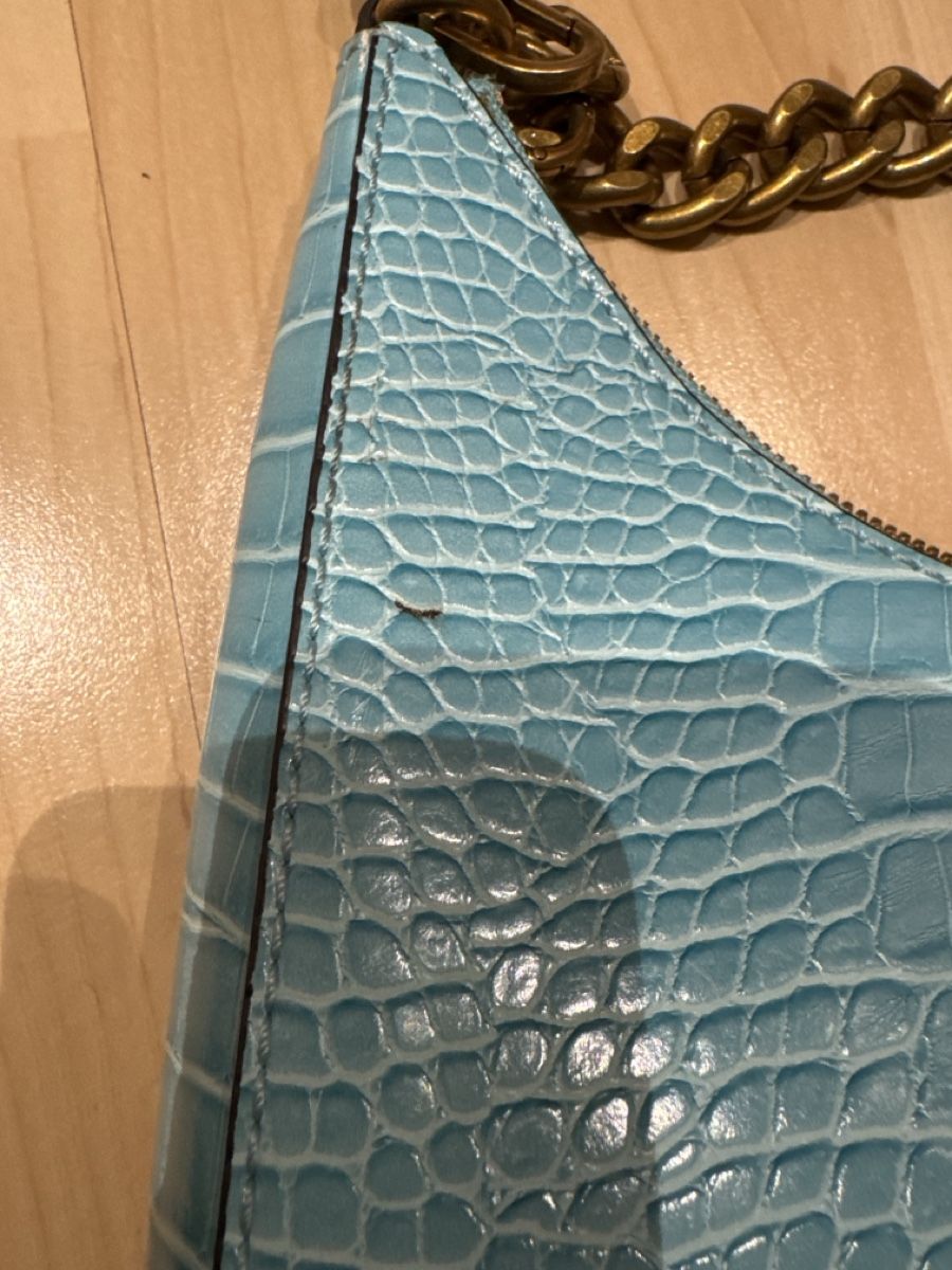 Guess Borse da donna: Guess Handtasche, hellblaues Kroko-Design, Goldkette – Usato da Zweidlen venduto da sweetchili_03 4