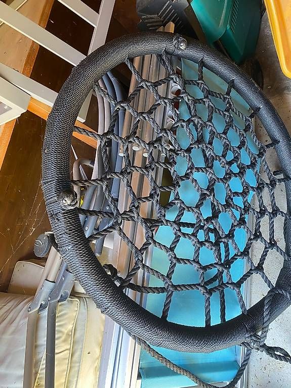 Sièges suspendus: Araignée pour se balancer – D'occasion à Villars-Burquin par bap_j8rz