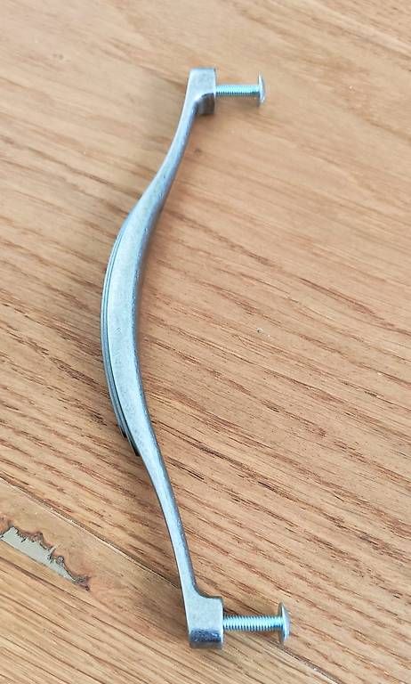 Ikea Ferramenta: Möbelgriff Metall silberfarben mit Schrauben ca. 16 cm – Usato da Birmensdorf ZH venduto da mirimiri 2