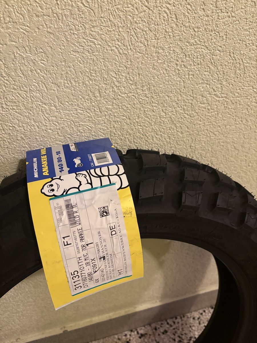 Altro in Scrittura & Disegno: Pneu Michelin Anakee Wild – Nuovo e nell'imballaggio originale da La Chaux-de-Fonds venduto da Esti88 2