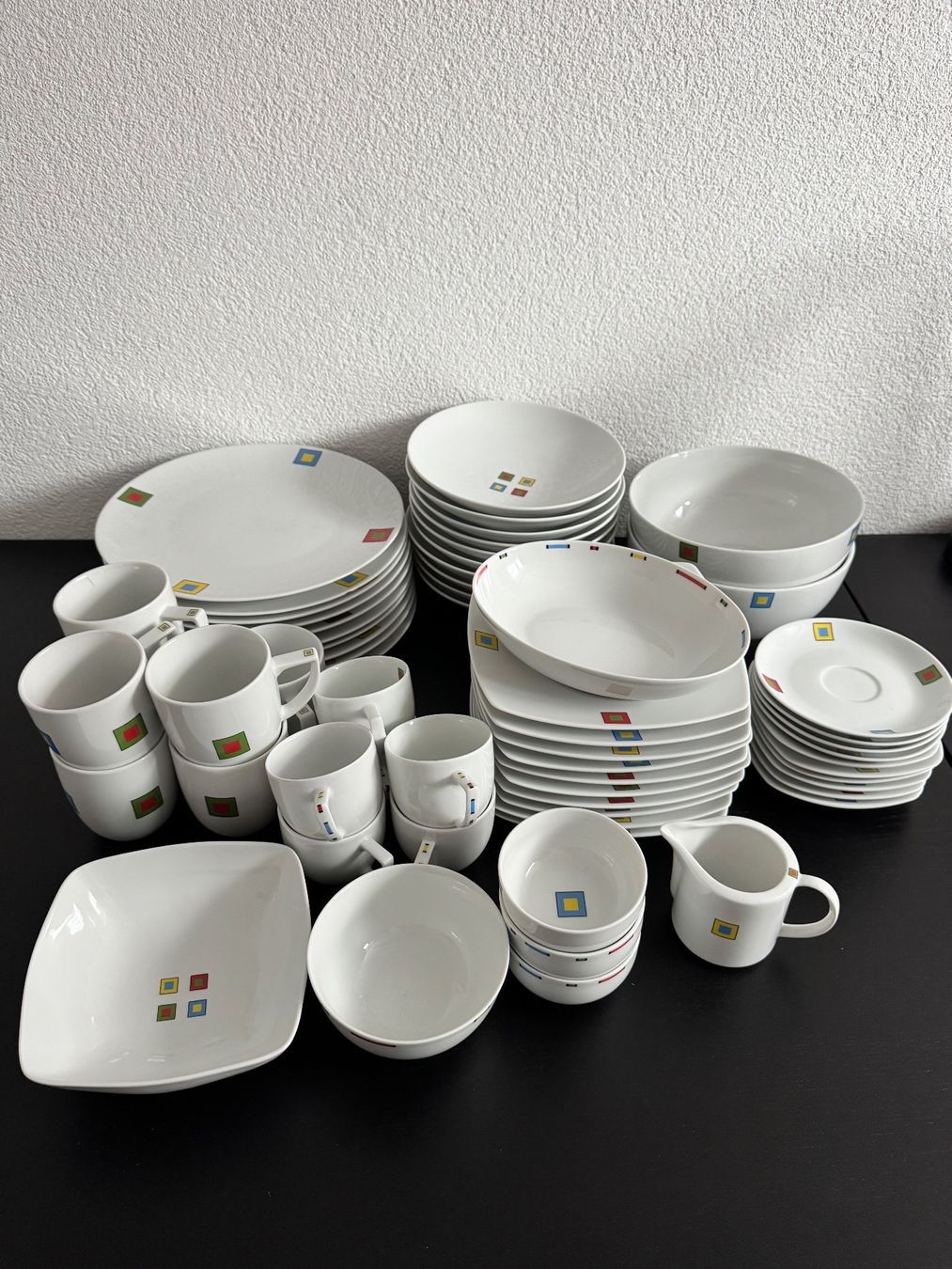 Set di piatti: Geschirr Set 62-teilig – Usato da Bütschwil venduto da Chewies