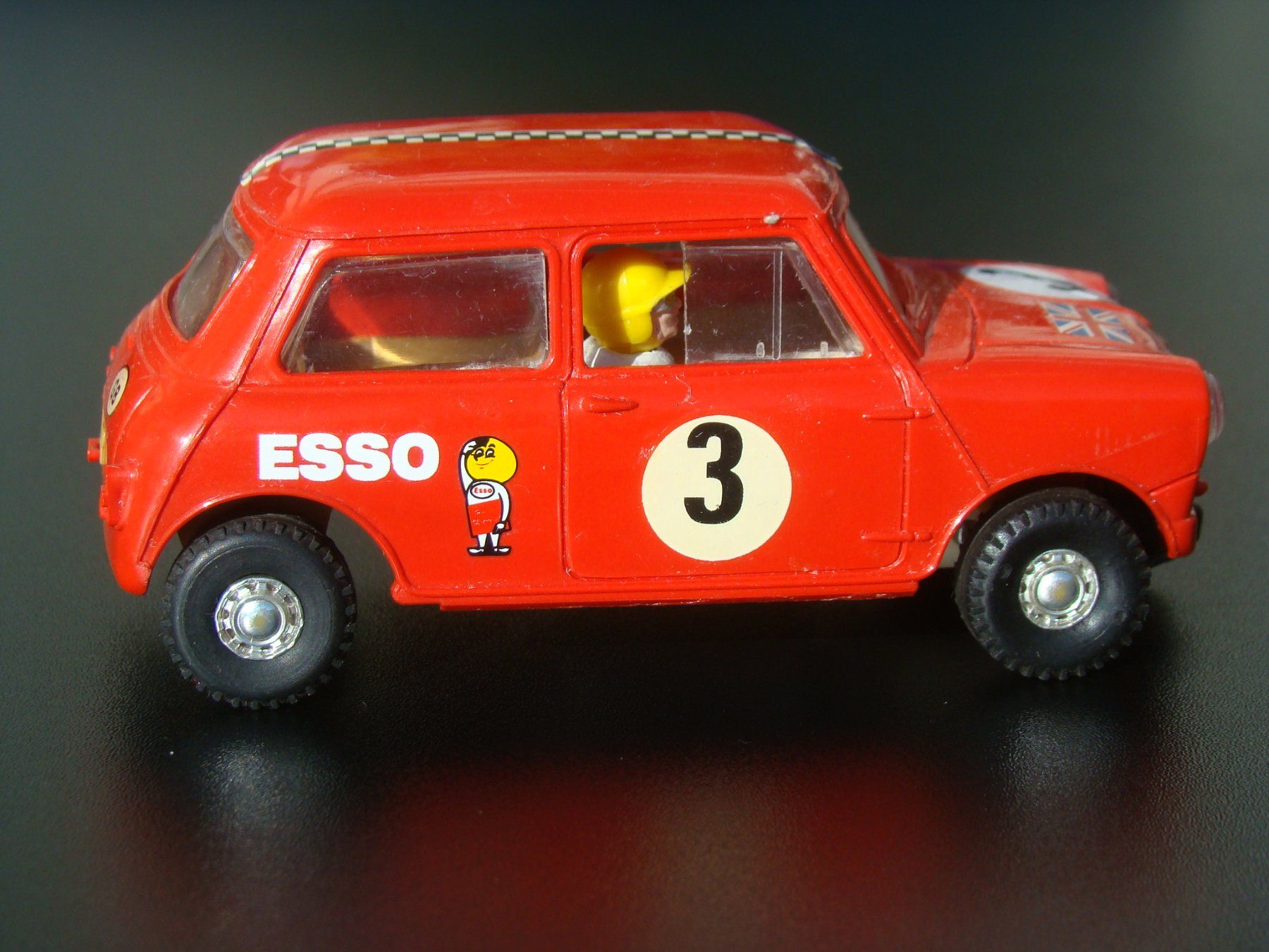 Piste: Scalextric Mini Cooper rot Frontantrieb selten 60er – Usato da Walzenhausen venduto da Vanquish711 2