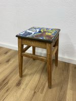 Farbiger Hocker