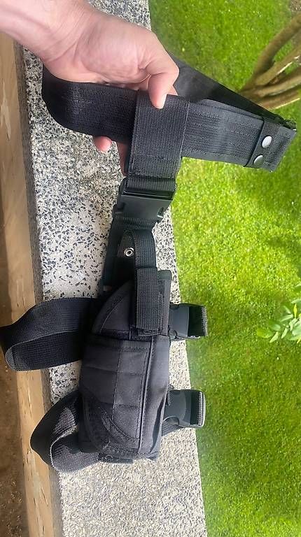 Tiro a segno: Holster de cuisse avec ceinture et sangles – Nuovo (secondo la descrizione) da Fribourg venduto da Jordan72