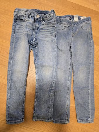 Mädchen Kleiderpaket Jeans Oberteile Socken gebraucht