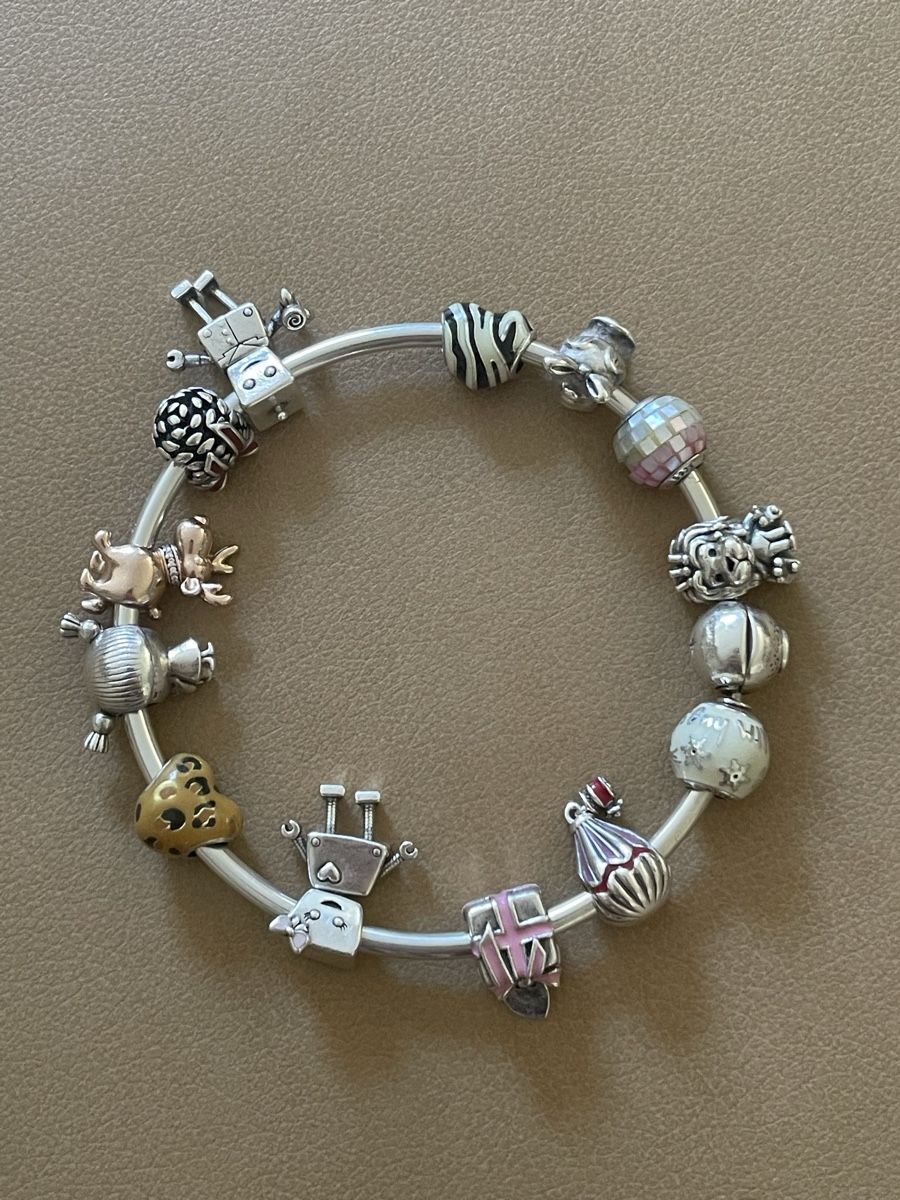 Pandora Bracciali & Braccialetti: Pandora Armreif mit 13 Charms, 21cm – Usato da Corcelles NE venduto da gingerbrain 1