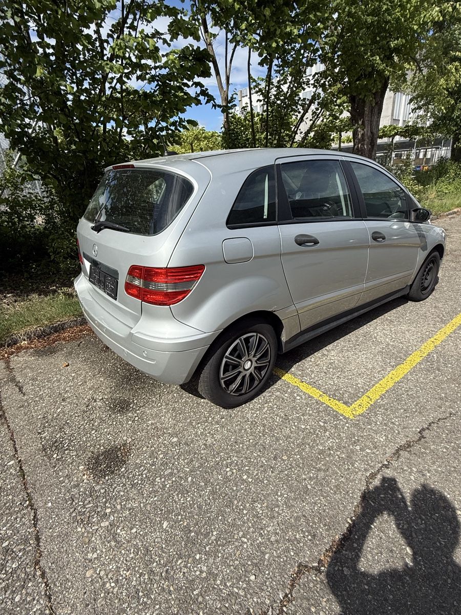 Mercedes-Benz Automobili: Mercedes Benz B 200  – Difettoso da Urdorf venduto da Evo71 1