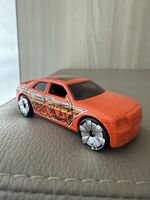 Hot Wheels Chrysler 300C Hemi HW City Graffiti Rides Arancio
